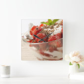 Aardbeiensap met vers yoghurt vierkante klok (Huis)