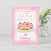 Aardbeientaart verjaardagsfeest uitnodigingen (Staand voorkant)