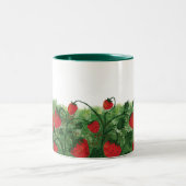 Aardbeienveld Waterverf illustratie Tweekleurige Koffiemok (Center)