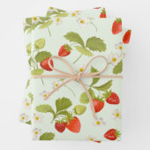 Aardbeienvruchten, bladeren en bloemen inpakpapier vel (In situ)