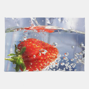 Aardbeienvruchten in een prachtige waterfotografie theedoek