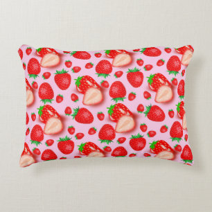 Aardbeienvruchten op roze patroon ontwerp accent kussen