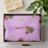 Aardbeienweefselpapier met bloesems op roze tissuepapier (Geschenk)