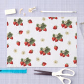 Aardbeienweefselpapier met bloesems op wit tissuepapier (Craft)