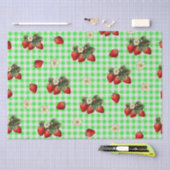 Aardbeienweefselpapier op groene gingham tissuepapier (Craft)