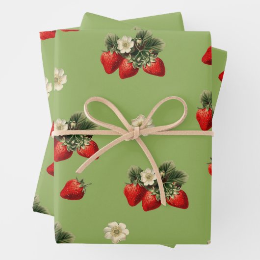 Aardbeienwikkelpapier op mosgroen inpakpapier vel (In situ)