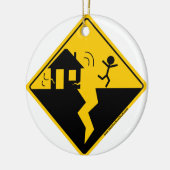 Aardbeving Waarschuwing Merchandise and Clothing Keramisch Ornament (Links)