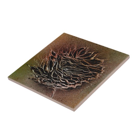 Aardbruine bloem tegeltje (Zijkant)