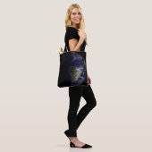 Aarde aan de Equinox. Tote Bag (Op model)