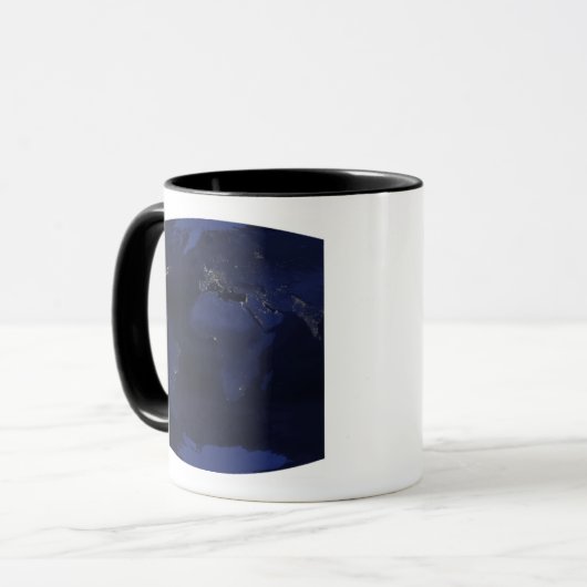 Aarde-aards-antiekeantieke halfvallichten mok (Voorkant links)