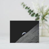 Aarde Crescent stijgt boven het oppervlak van Moon Briefkaart (Staand voorkant)