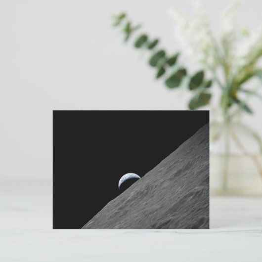 Aarde Crescent stijgt boven het oppervlak van Moon Briefkaart (Staand voorkant)