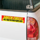 Aarde eerst bumpersticker (Op Truck)