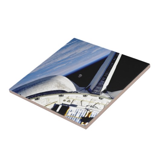 Aarde en maan van Space Shuttle Discovery Tegeltje (Zijkant)