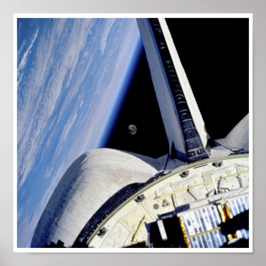 Aarde en Maan vanuit Space Shuttle Discovery Poster (Voorkant)