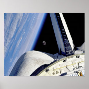 Aarde en Maan vanuit Space Shuttle Discovery Poster