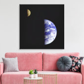 Aarde en maan zoals gezien vanuit de ruimte canvas afdruk (Insitu (Woonkamer))