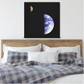 Aarde en maan zoals gezien vanuit de ruimte canvas afdruk (Insitu (Slaapkamer))