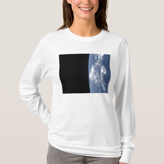 Aarde-horizon en de zwarte aard van ruimte 2 t-shirt (Voorkant)