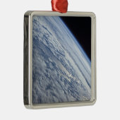 Aarde-horizon tegen de duisternis van de ruimte metalen ornament (Rechts)