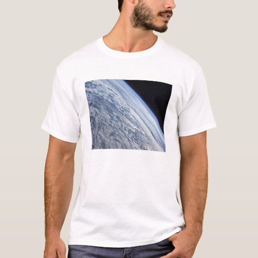 Aarde-horizon tegen de duisternis van de ruimte t-shirt (Voorkant)