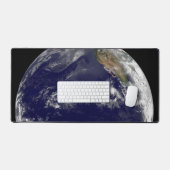 Aarde met drie tropische cyclonen in de Stille Oce Bureaumat (Keyboard & Muis)