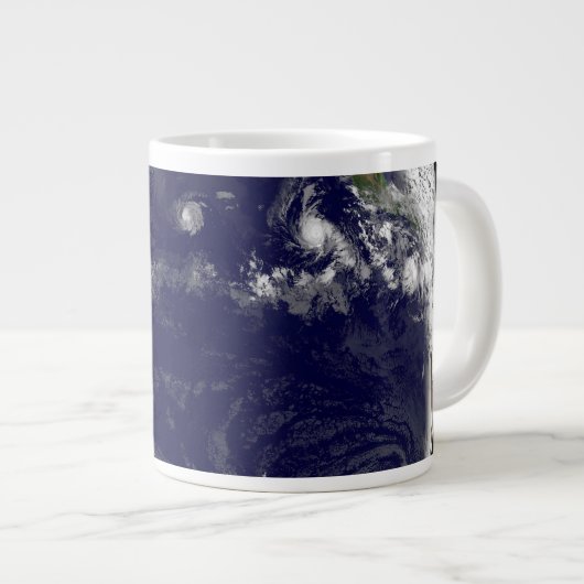 Aarde met drie tropische cyclonen in de Stille Oce Grote Koffiekop (Voorkant rechts)