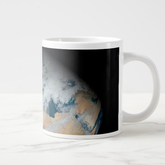 Aarde met Noord-Afrika en Zuidwest-Europa Grote Koffiekop (Rechts)