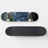 Aarde met wolken en Zee Persoonlijk Skateboard (Horizontaal)