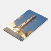 Aarde schudt als Saturn V de hemel doorklieft naar Post-it® Notes (Schuin)