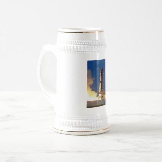 Aarde schudt als Saturnus V naar maan blaast Bierpul (Voorkant links)