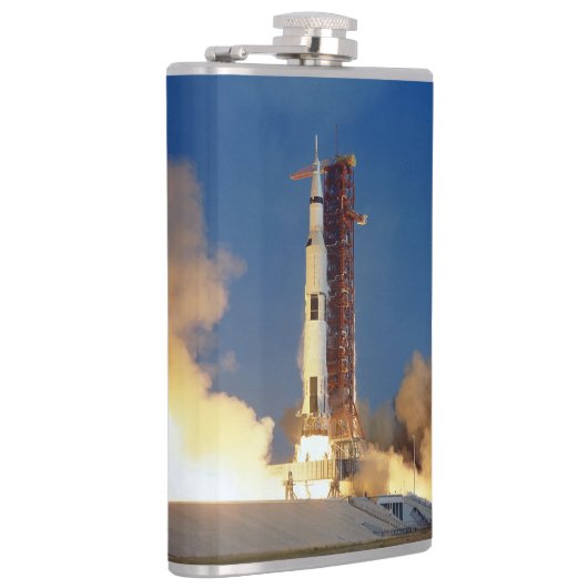 Aarde schudt als Saturnus V naar maan blaast Heupfles (Rechts)