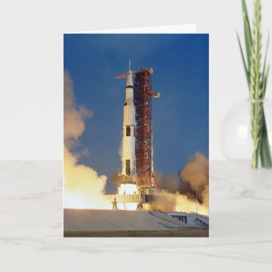 Aarde schudt als Saturnus V naar maan blaast Kaart (Voorkant)