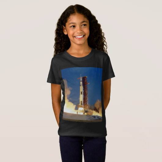 Aarde schudt als Saturnus V naar maan blaast T-shirt (Voorkant volledig)