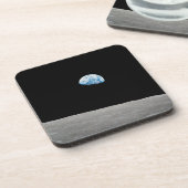 Aarde stijgt boven de maanhorizon. bier onderzetter (Linkerzijde)