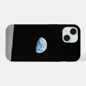 Aarde stijgt boven de maanhorizon. iPhone 15 case (Achterkant horizontaal)