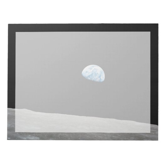 Aarde stijgt boven de maanhorizon. notitieblok (Voorkant)