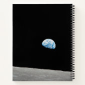 Aarde stijgt boven de maanhorizon. notitieboek (Achterkant)