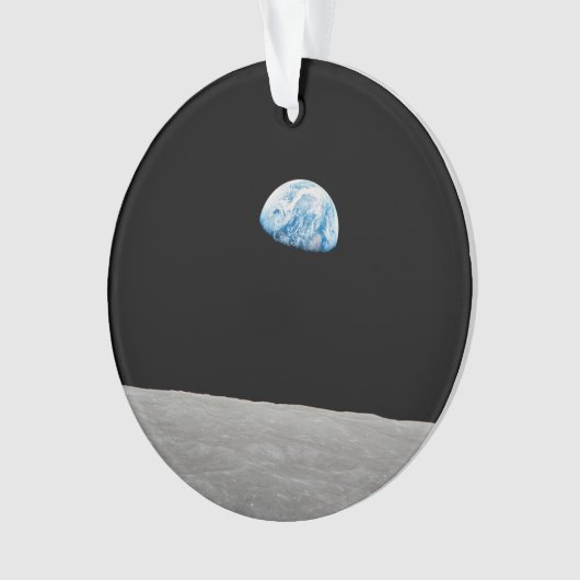 Aarde stijgt boven de maanhorizon. ornament (voorkant)