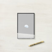 Aarde stijgt boven de maanhorizon. post-it® notes (Op bureau)