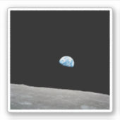 Aarde stijgt boven de maanhorizon. sticker (Voorkant)
