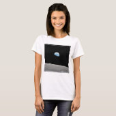 Aarde stijgt boven de maanhorizon. t-shirt (Voorkant volledig)