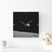 Aarde stijgt boven de maanhorizon. vierkante klok (Huis)