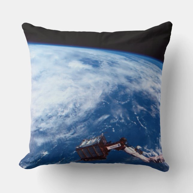 Aarde van een Space Shuttle 2 Kussen (Voorkant)