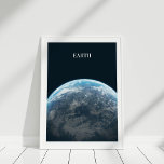 Aarde van het Ruimte-Poster Poster<br><div class="desc">De aarde van Space Print,  zoals de nieuwste trends in het thuisdecor,  is ideaal om je muren te vernieuwen.</div>