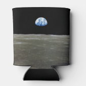 Aarde van maan in zwarte ruimte: aardopgang blikjeskoeler (Achterkant)