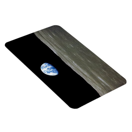 Aarde van maan in zwarte ruimte: aardopgang magneet (Rechterzijde)