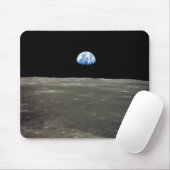 Aarde van maan in zwarte ruimte: aardopgang muismat (Met muis)