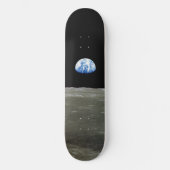Aarde van maan in zwarte ruimte: aardopgang persoonlijk skateboard (Voorkant)
