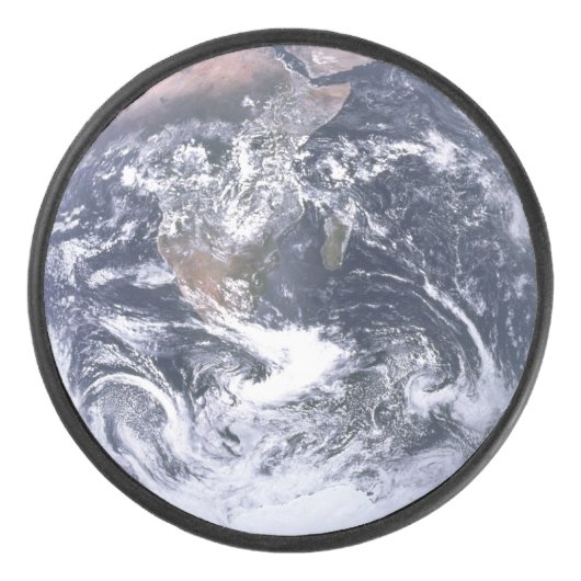Aarde van planeet vanuit de ruimte hockey puck (Voorkant)